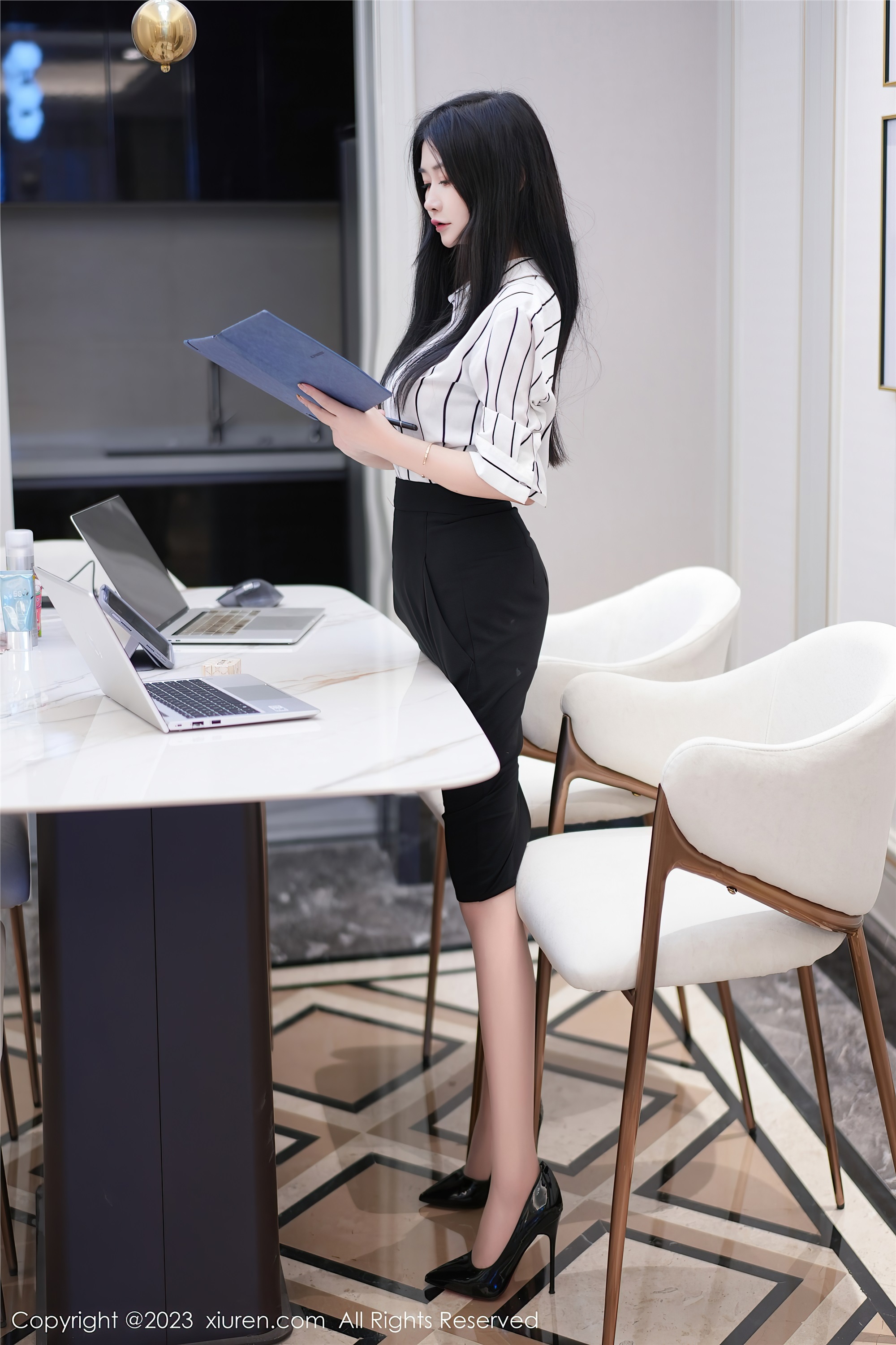 XiuRen秀人网  2023.06.02 NO.6845 laura阿姣